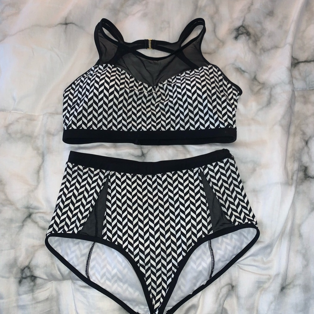 NWOT Swimsuits For All Black & White Chevron Bikini Set